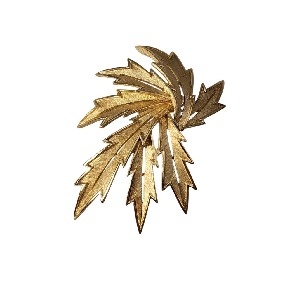 Vintage signed Crown‎ Trifari gold tone jagged leaf leaves brooch pin